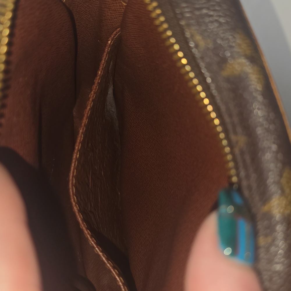 Louis Vuitton Brown Monogram Canvas Crossbody Bag with Tan Trim comes with COA - Picture 10 of 16